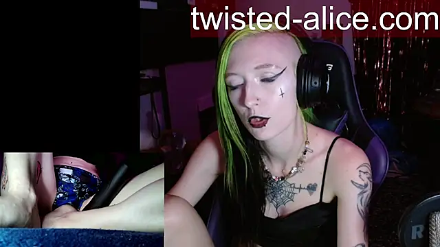Snapshot of alicewonder09 chatting on July 11, 3:18 am alicewonder09 online show from July 11, 3:18 am