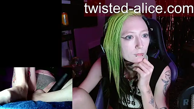 Snapshot of alicewonder09 chatting on July 13, 3:17 am alicewonder09 online show from July 13, 3:17 am