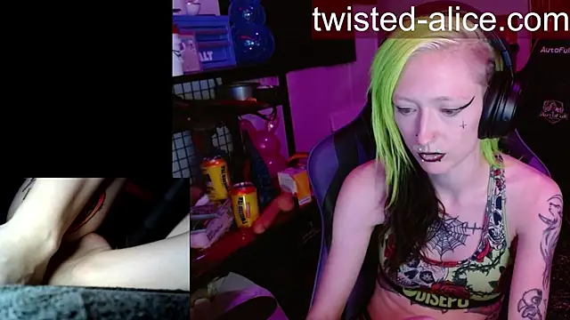 alicewonder09 online show from April 11, 3:25 am