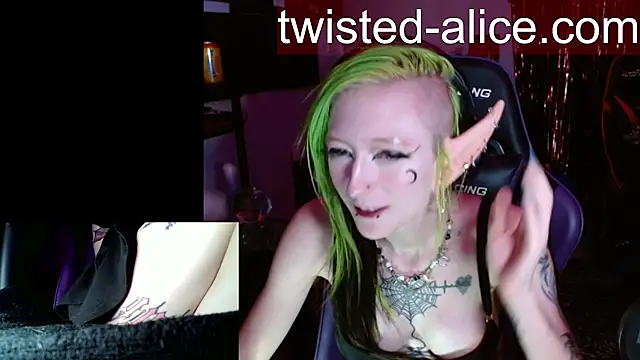 Snapshot of alicewonder09 chatting on July 20, 3:58 am alicewonder09 online show from July 20, 3:58 am