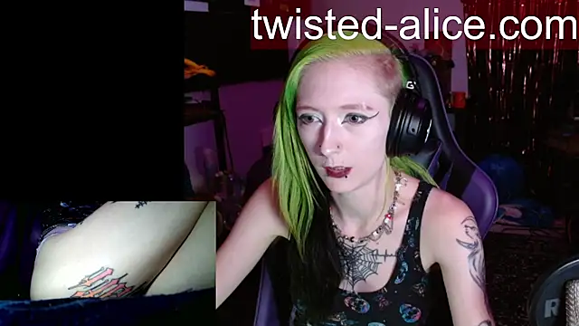 Snapshot of alicewonder09 chatting on July 8, 3:30 am alicewonder09 online show from July 8, 3:30 am