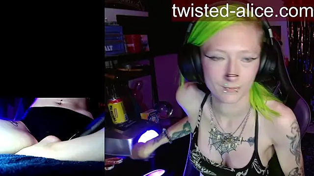 alicewonder09 online show from May 11, 4:03 am