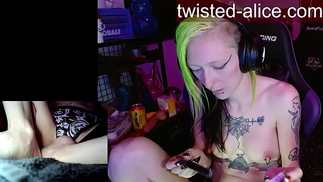 alicewonder09 online show from April 10, 3:35 am