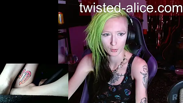 Snapshot of alicewonder09 chatting on July 17, 3:15 am alicewonder09 online show from July 17, 3:15 am