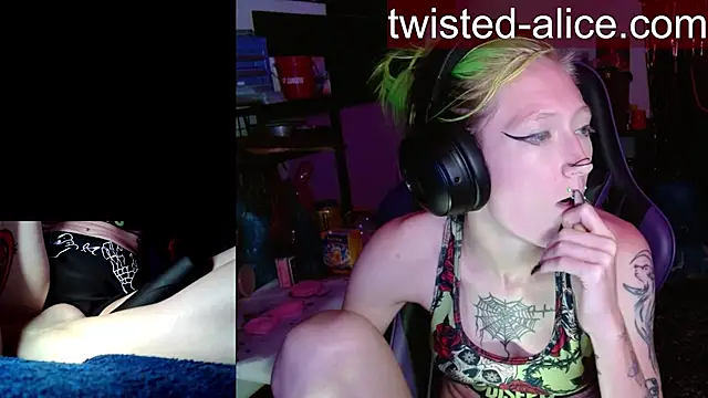 alicewonder09 online show from May 28, 3:14 am