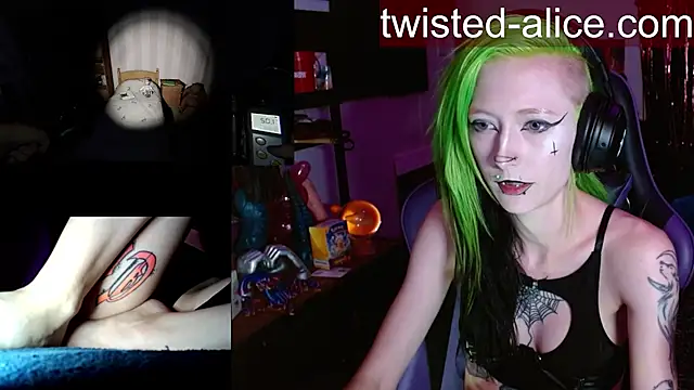 Snapshot of alicewonder09 chatting on June 12, 3:37 am alicewonder09 online show from June 12, 3:37 am