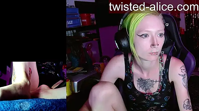 alicewonder09 online show from May 17, 2:55 am