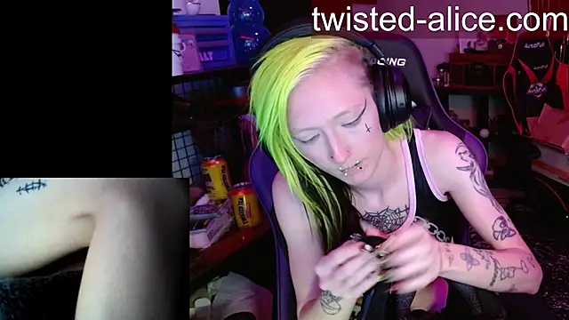 alicewonder09 online show from April 12, 2:59 am