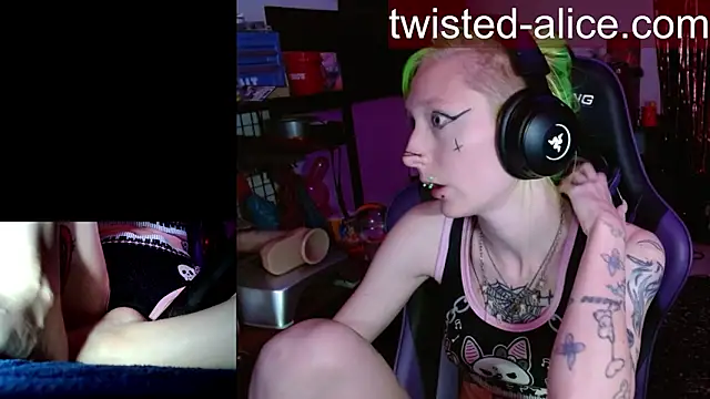 alicewonder09 online show from May 8, 3:54 am