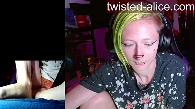 alicewonder09 online show from May 31, 3:12 am