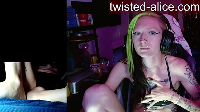 alicewonder09 online show from May 22, 3:48 am