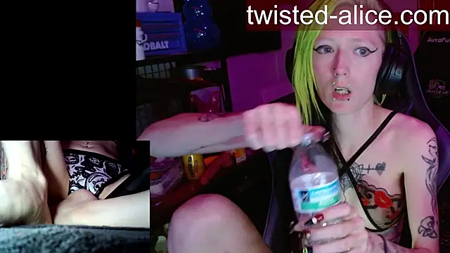 alicewonder09 online show from April 9, 3:19 am