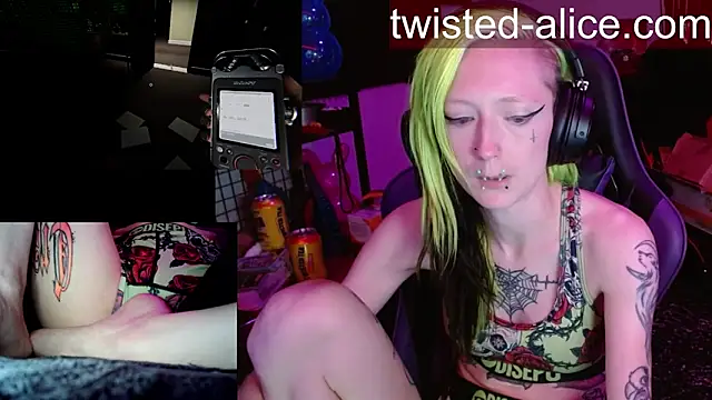 alicewonder09 online show from April 13, 3:32 am