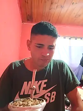 Snapshot of ynose2 chatting on October 25, 9:15 pm ynose2 online show from October 25, 9:15 pm