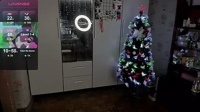 t0riayun0 online show from December 20, 10:45 pm