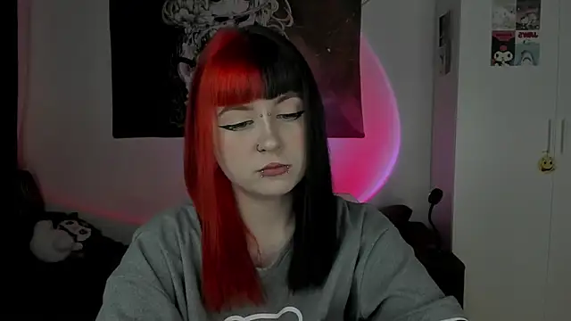 t0riayun0 online show from March 17, 9:57 pm