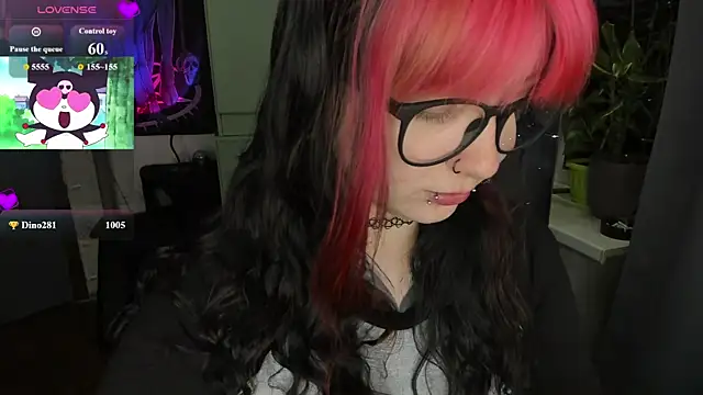 Snapshot of t0riayun0 chatting on June 12, 9:12 pm t0riayun0 online show from June 12, 9:12 pm
