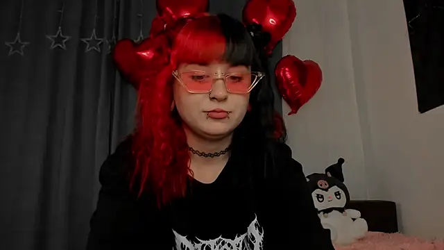 t0riayun0 online show from February 19, 7:05 pm