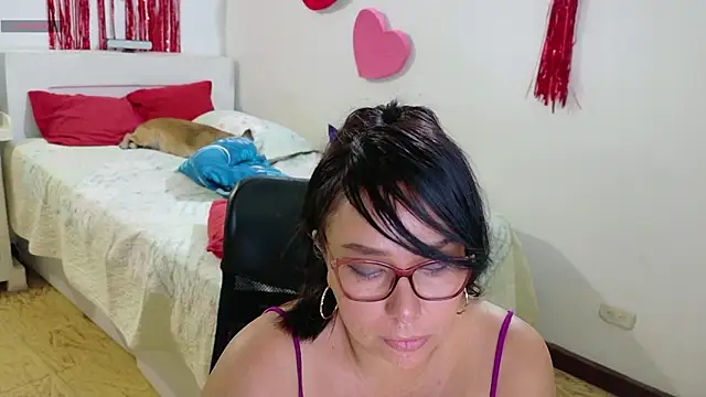 hottplay online show from February 17, 4:04 pm