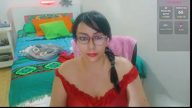 Snapshot of hottplay chatting on July 18, 4:04 pm hottplay online show from July 18, 4:04 pm