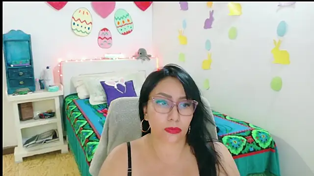 hottplay online show from April 9, 7:20 pm