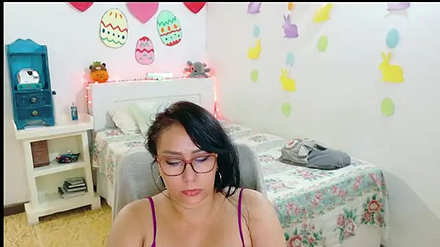 hottplay online show from March 31, 9:50 pm