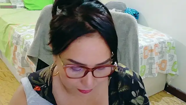 hottplay online show from March 15, 6:26 pm