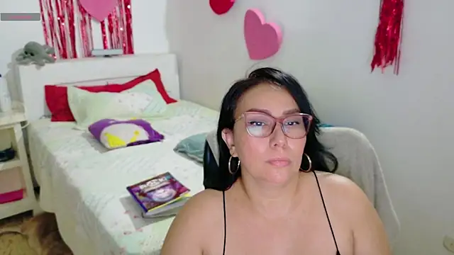 hottplay online show from February 23, 5:24 pm