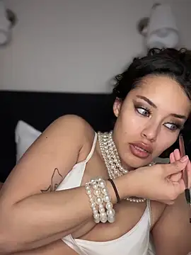 Snapshot of MistressBelleNoire chatting on February 15, 1:42 am MistressBelleNoire online show from February 15, 1:42 am