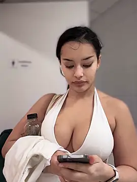 Snapshot of MistressBelleNoire chatting on February 6, 11:37 pm MistressBelleNoire online show from February 6, 11:37 pm