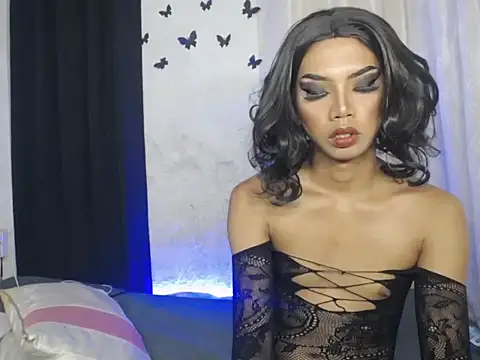 Snapshot of MirabelleNotch chatting on November 19, 2:17 pm MirabelleNotch online show from November 19, 2:17 pm