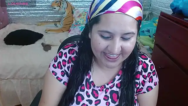 EMILY-NESSA online show from March 19, 4:45 pm