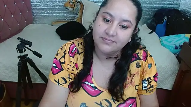 Snapshot of EMILY-NESSA chatting on May 11, 2:40 pm EMILY-NESSA online show from May 11, 2:40 pm