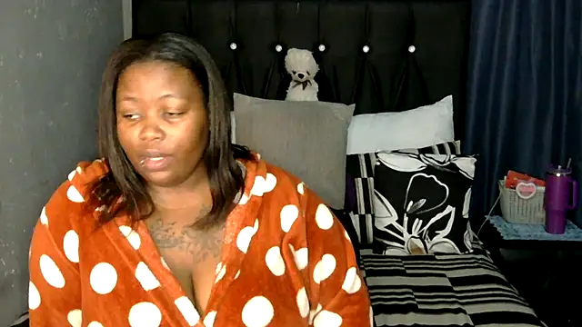 caramelbooty69 online show from April 7, 3:41 am