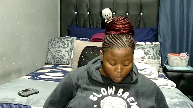 caramelbooty69 online show from May 11, 5:21 pm