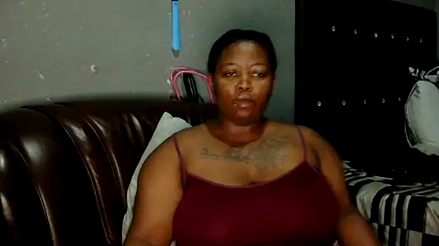 caramelbooty69 online show from February 19, 7:33 pm