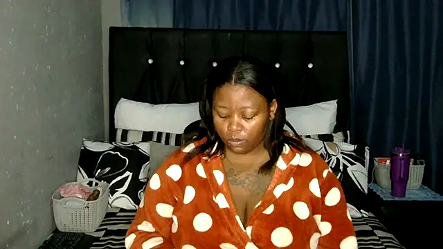 caramelbooty69 online show from March 31, 4:14 am