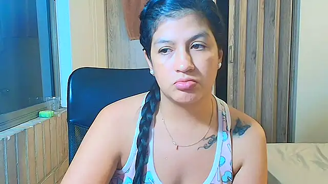 sara2520 online show from February 19, 4:31 am