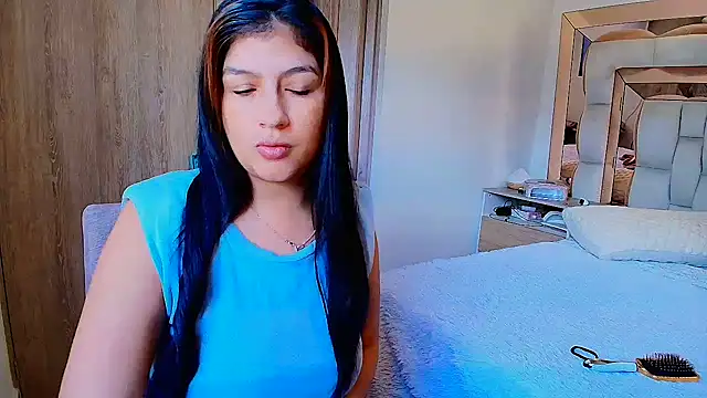 Snapshot of sara2520 chatting on October 6, 7:25 pm sara2520 online show from October 6, 7:25 pm