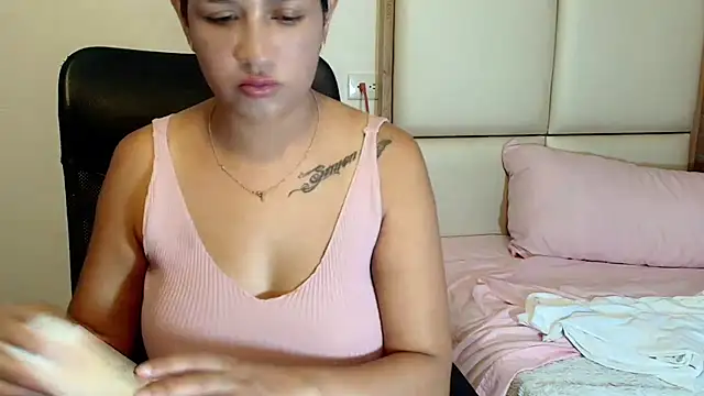 sara2520 online show from May 1, 11:10 pm