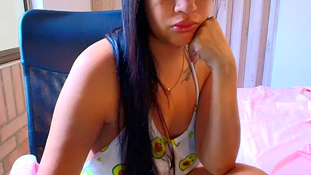 Snapshot of sara2520 chatting on December 14, 7:41 pm sara2520 online show from December 14, 7:41 pm