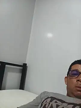 Snapshot of El-reyleon chatting on June 6, 4:12 pm El-reyleon online show from June 6, 4:12 pm