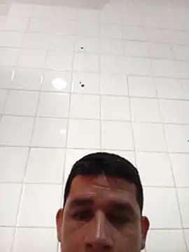 Snapshot of El-reyleon chatting on July 9, 11:53 am El-reyleon online show from July 9, 11:53 am