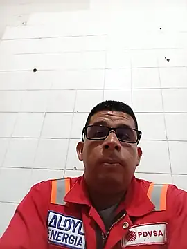 Snapshot of El-reyleon chatting on May 29, 3:23 am El-reyleon online show from May 29, 3:23 am