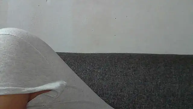 Snapshot of Sexy-queen99xx chatting on December 4, 6:12 am Sexy-queen99xx online show from December 4, 6:12 am