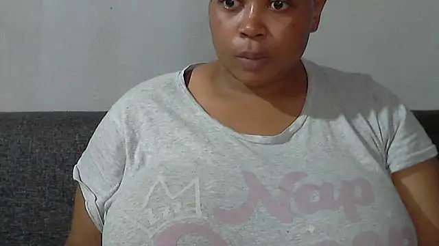 Snapshot of Sexy-queen99xx chatting on November 15, 6:17 am Sexy-queen99xx online show from November 15, 6:17 am