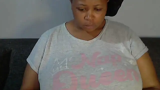 Snapshot of Sexy-queen99xx chatting on October 30, 6:23 am Sexy-queen99xx online show from October 30, 6:23 am