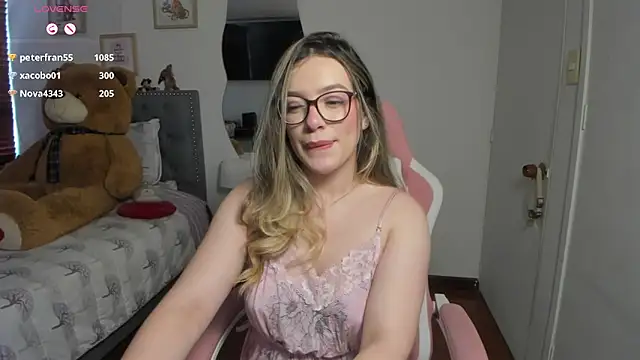Snapshot of samysweet_8 chatting on June 14, 2:29 pm samysweet 8 online show from June 14, 2:29 pm