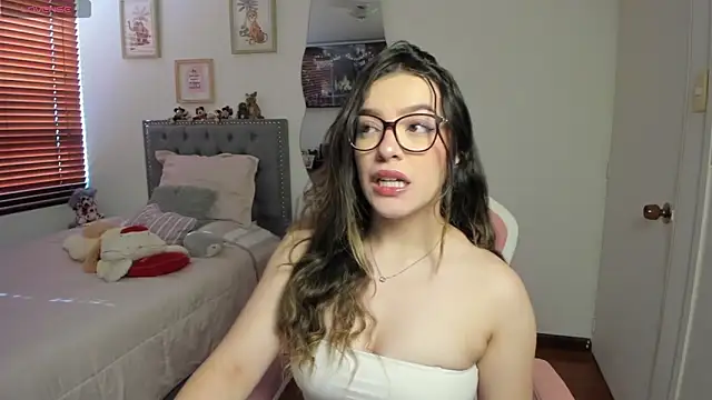 Snapshot of samysweet_8 chatting on December 22, 1:55 pm samysweet 8 online show from December 22, 1:55 pm