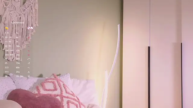 Snapshot of Rinas_secret chatting on November 8, 7:34 am Rinas secret online show from November 8, 7:34 am